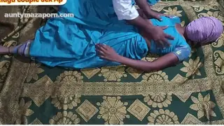 Caught Sex with housewife in green sari - POV Cam Show