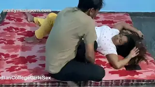 Hot Desi Mature Indian Aunty With Big Belly Having Sex On Floor In Rented Room - Pyaas Bujhai