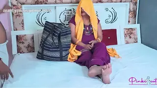 Indian Modern Bahu Ravinadesi ko Nanga Dekha Sasur ne- Bahu ne pakda sasur ka budha lund