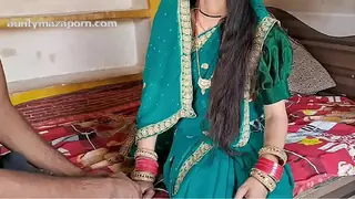 Real Desi Pados wali bhabhi ko green sadi mein choda bhabhi ki chudai - Banned Recording